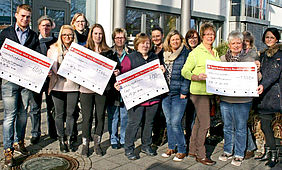 SPENDENÜBERGABE DANK ERFOLGREICHER TOMBOLA- & KUCHENAKTION